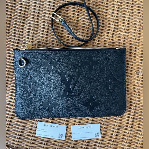 NWOT Louis Vuitton Neverfull Empreinte Monogram Pochette
Clutch Wristlet - Picture 6 of 6